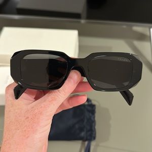 Prada Sculto Reo Irregular Rounded in Black & Dark Grey